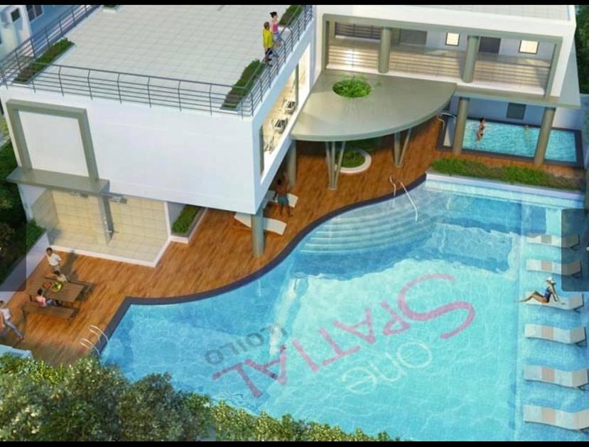 One Spatial Two Bedroom Condominium Unit With Pool And Gym Free Netflix And Wifi ايلويلو المظهر الخارجي الصورة