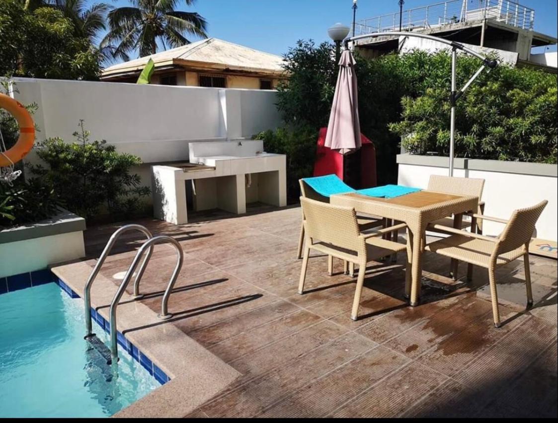 One Spatial Two Bedroom Condominium Unit With Pool And Gym Free Netflix And Wifi ايلويلو المظهر الخارجي الصورة