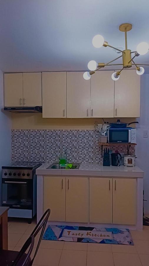 One Spatial Two Bedroom Condominium Unit With Pool And Gym Free Netflix And Wifi ايلويلو المظهر الخارجي الصورة