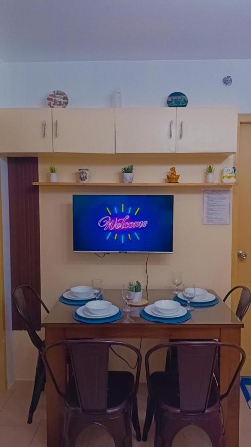 One Spatial Two Bedroom Condominium Unit With Pool And Gym Free Netflix And Wifi ايلويلو المظهر الخارجي الصورة